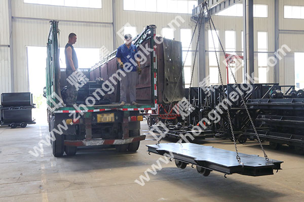 中煤集團(tuán)一批礦用平板車發(fā)往山西臨汾