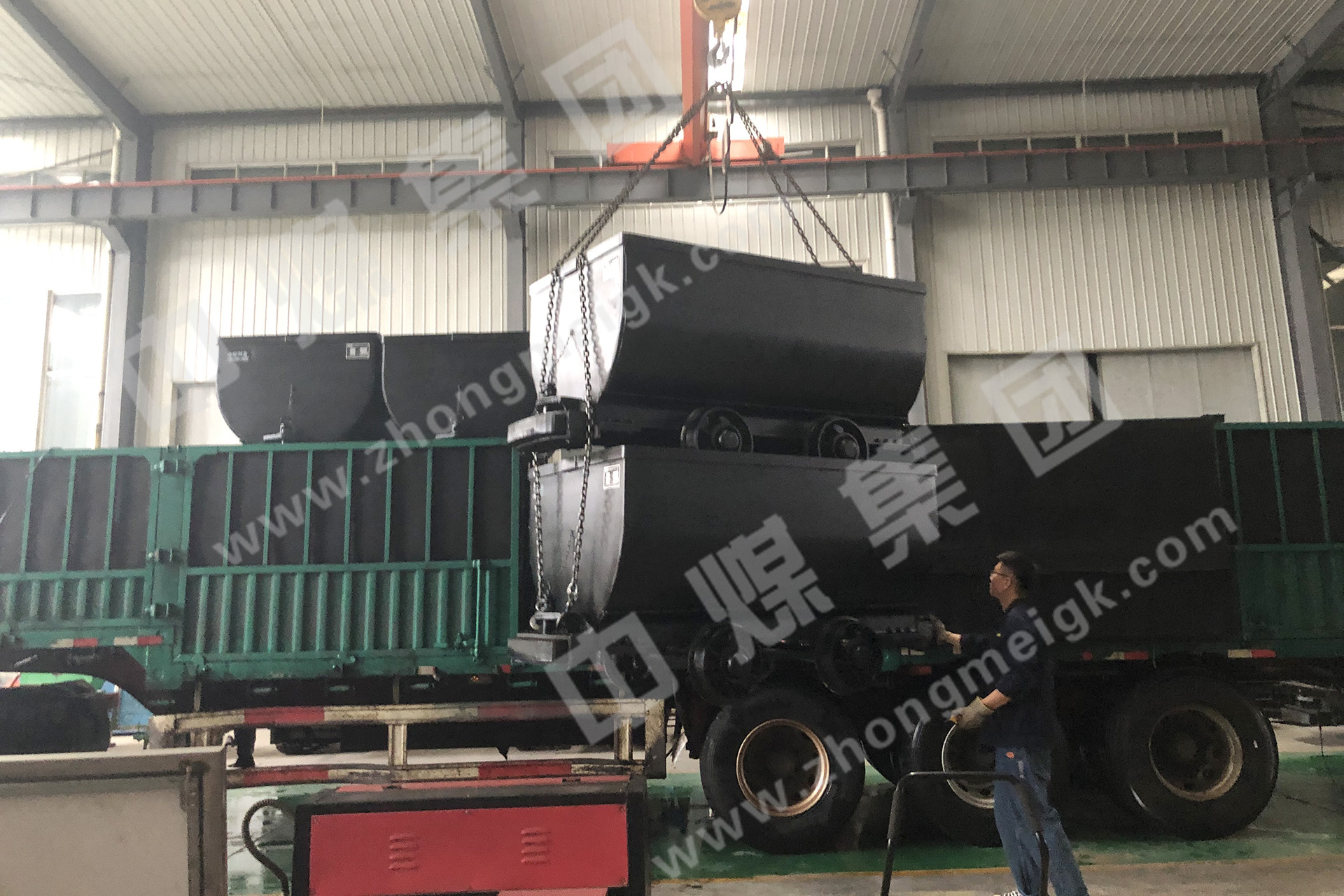 中煤集團(tuán)一批固定式礦車、液壓支柱分別發(fā)往山西兩大礦山