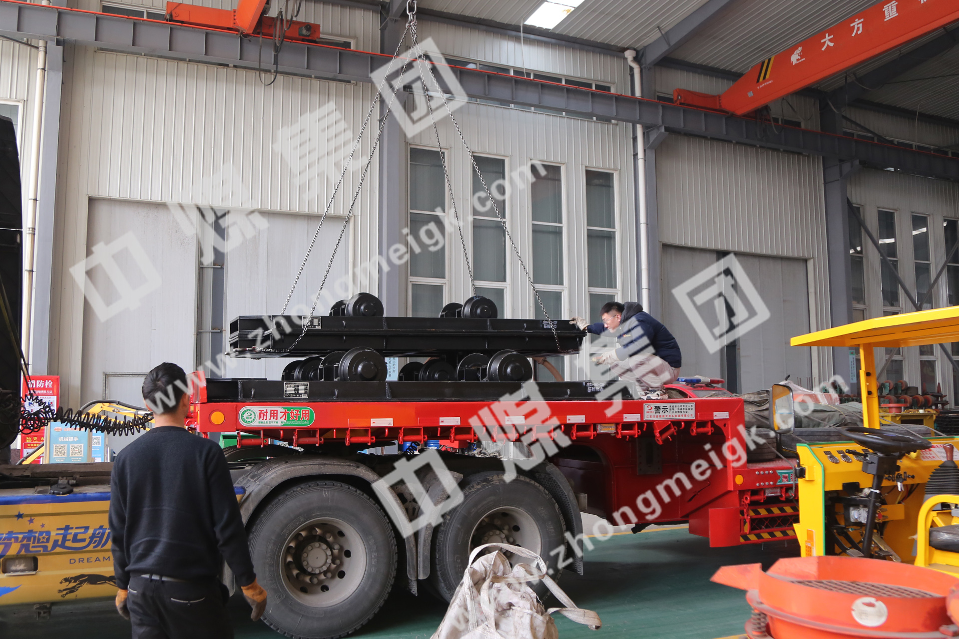 中煤集團(tuán)一批礦用平板車(chē)發(fā)往甘肅